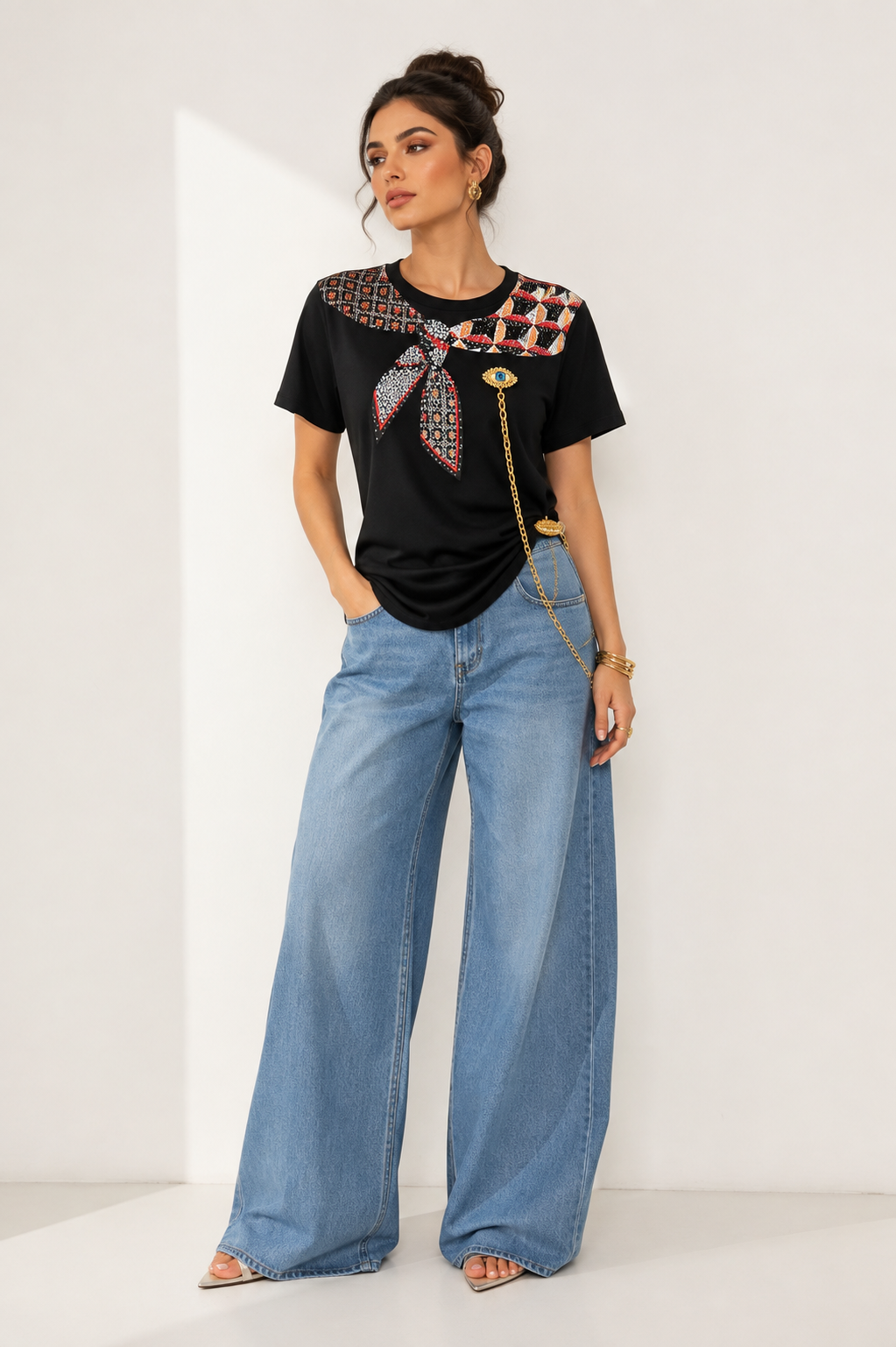 Blusa Pañoleta con Cristales y Colgante Joya
